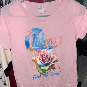 Gildan Pink Graphic Tee with Rose Design